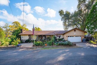 385 Manzanita Ln, Redding, CA 96002