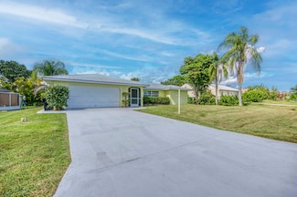 2074 SE Doverbrook St, Port Saint Lucie, FL 34983