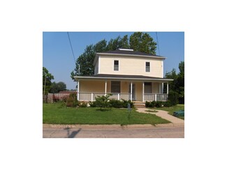 425 N Walnut St, Garnett, KS 66032