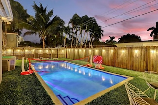 1024 NE 4th St, Hallandale Beach, FL 33009