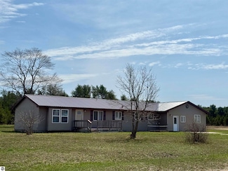 5156 Kellie St, Mesick, MI 49668