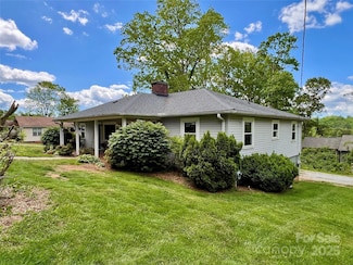 135 Haynes St, Hendersonville, NC 28791