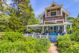 17 John Wesley Ave, Vineyard Haven, MA 02568