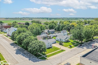 42 6th St, Woodbine, IA 51579