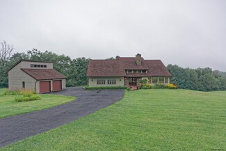 1128 Leesome Ln, Altamont, NY 12009