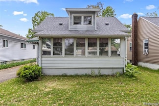 1141 E Madge Ave, Hazel Park, MI 48030