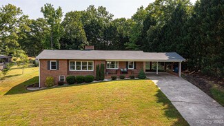 4172 Helena St, Hudson, NC 28638