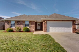 3435 E Hoke Dr, Springfield, MO 65804