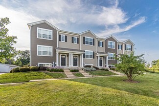 2402 Aurora Dr, Pingree Grove, IL 60140
