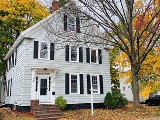 86 High St, Saco, ME 04072