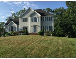 89 Meadowbrook Ln, Westport, MA 02790