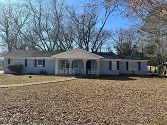 1420 9th St S, Columbus, MS 39701