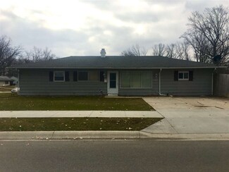 222 E Cox Dr, Fort Wayne, IN 46816