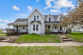 104 1st St S, Coggon, IA 52218
