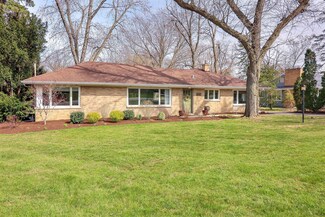 1S525 Taylor Rd, Glen Ellyn, IL 60137
