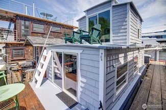 2143 N Northlake Way Unit 11, Seattle, WA 98103