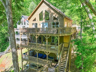 129 Bridgeview Ln, La Follette, TN 37766