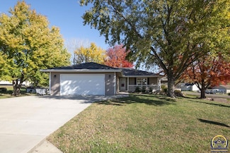 302 Sunset Ln, Maple Hill, KS 66507