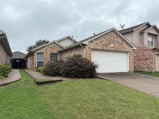 6437 Regina Dr, Fort Worth, TX 76131