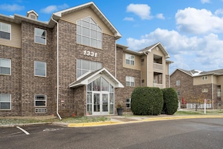 1331 Lake Dr W Unit A304, Chanhassen, MN 55317