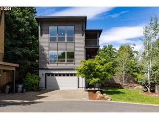 243 Mt Rainier Loop, Hood River, OR 97031