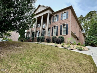 1106 Grogans Mill Dr, Cary, NC 27519