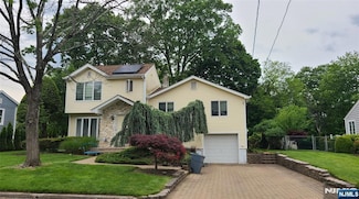 95 11th St, Cresskill, NJ 07626
