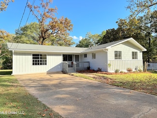 250 Maxine Cir, Pearl, MS 39208