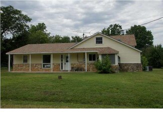 801 S Elm St, Douglass, KS 67039