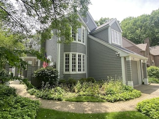517 E Scranton Ave, Lake Bluff, IL 60044