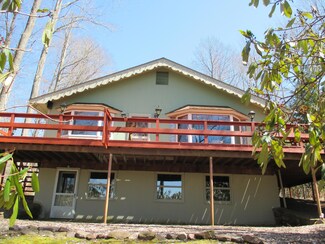 2416 Overlook Ln, Pocono Pines, PA 18350