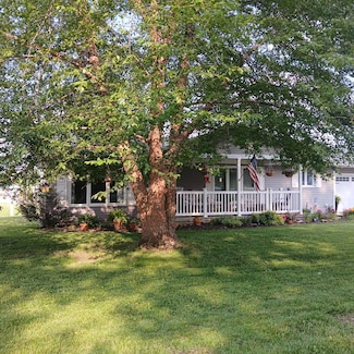 101 Acorn Dr, Bridgeport, IL 62417