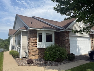 4813 Moon Lake Cir, Saint Paul, MN 55127