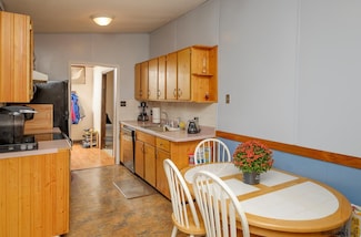 51 Sherwood Dr, Colonie, NY 12210