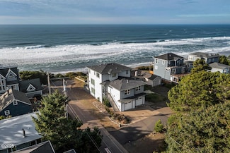 813 SW 9th St, Lincoln City, OR 97367