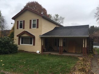 54 Penn St, Transfer, PA 16154