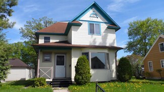 812 N Main St, Crookston, MN 56716