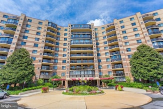 8340 Greensboro Dr Unit 812, McLean, VA 22102