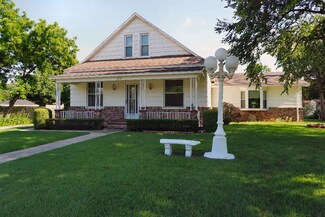 511 W Parallel St, Conway Springs, KS 67031