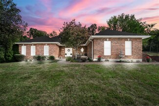 22 Woodmere Point Ct, Saint Charles, MO 63303