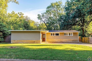 1207 SW Clontarf St, Topeka, KS 66611