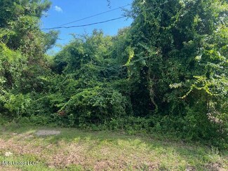 882 Maili Ct, Diamondhead, MS 39525