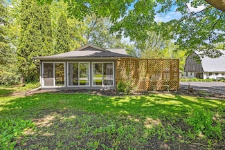 2890 Nekimi Ave, Oshkosh, WI 54902