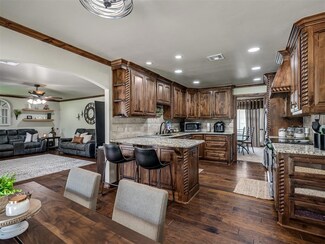 216 S Lakehoma Dr, Mustang, OK 73064