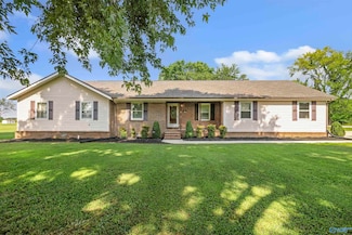 124 N Robinson Rd, Hartselle, AL 35640