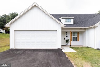 2588 Emma Ln, York, PA 17406
