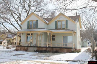 917 N 5th St, Mankato, MN 56001