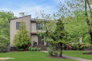 19 Northwoods Rd, Ocean, NJ 07712