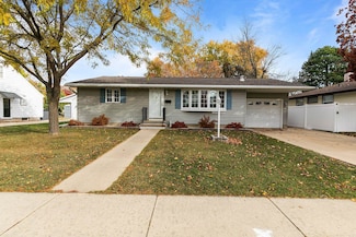 1076 Shadow Ln, Green Bay, WI 54304