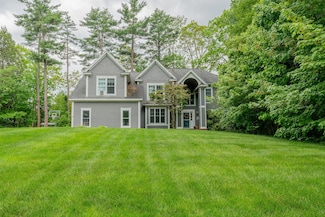 24 Surrey Ln, Falmouth, ME 04105
